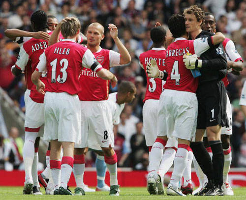 欧冠集结日走向成谜,埃因霍温防线松动,管理层满意,年轻球员得到机会的简单介绍 欧冠集结日走向成谜,埃因霍温防线松动,管理层满意,年轻球员得到机会的简单介绍